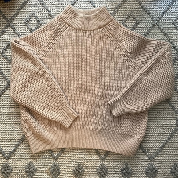 *SOLD* Beige balloon sleeve sweater - Picture 2 of 6